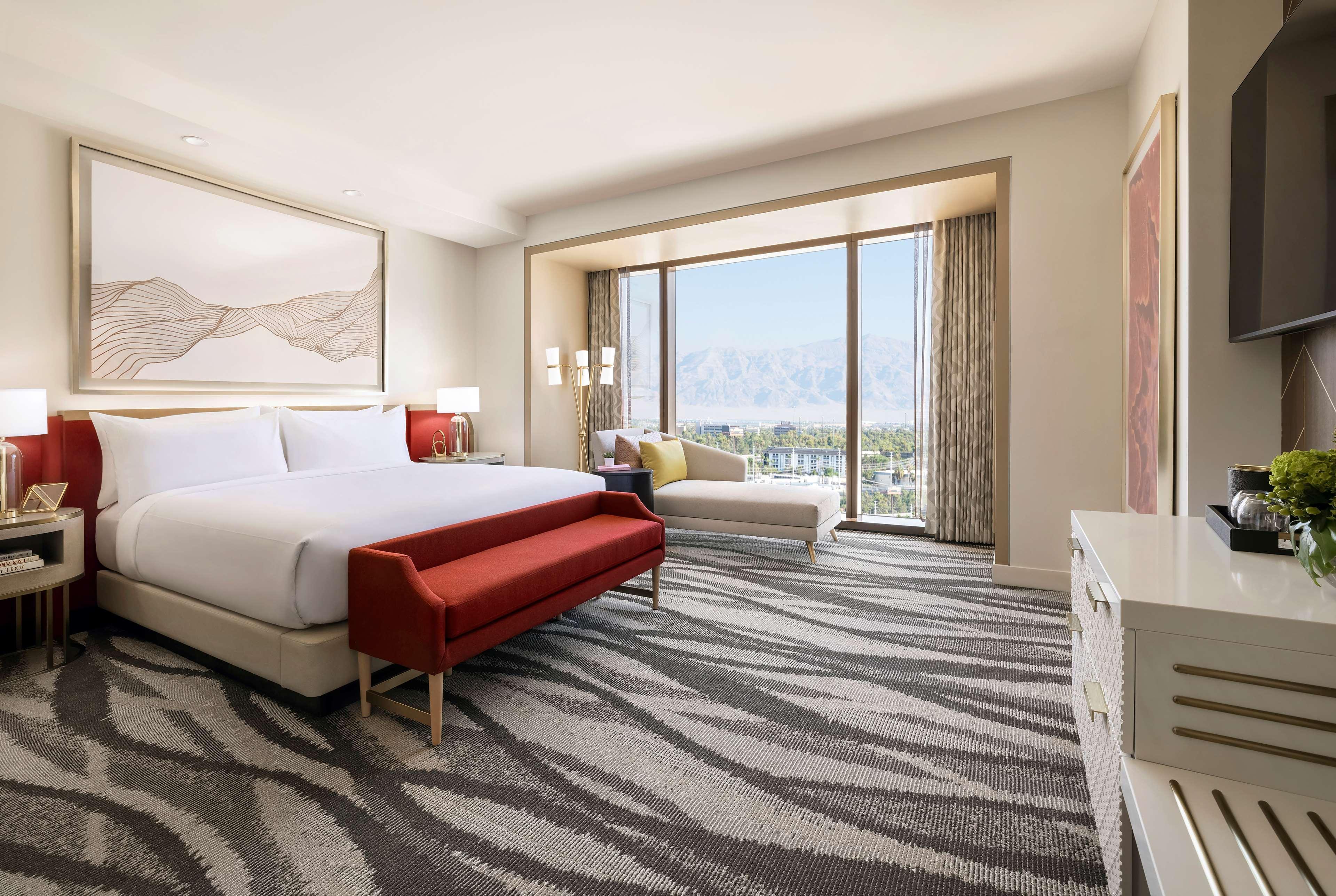 Conrad Las Vegas At Resorts World Ngoại thất bức ảnh A guest room at the Hilton Ras Al Khaimah