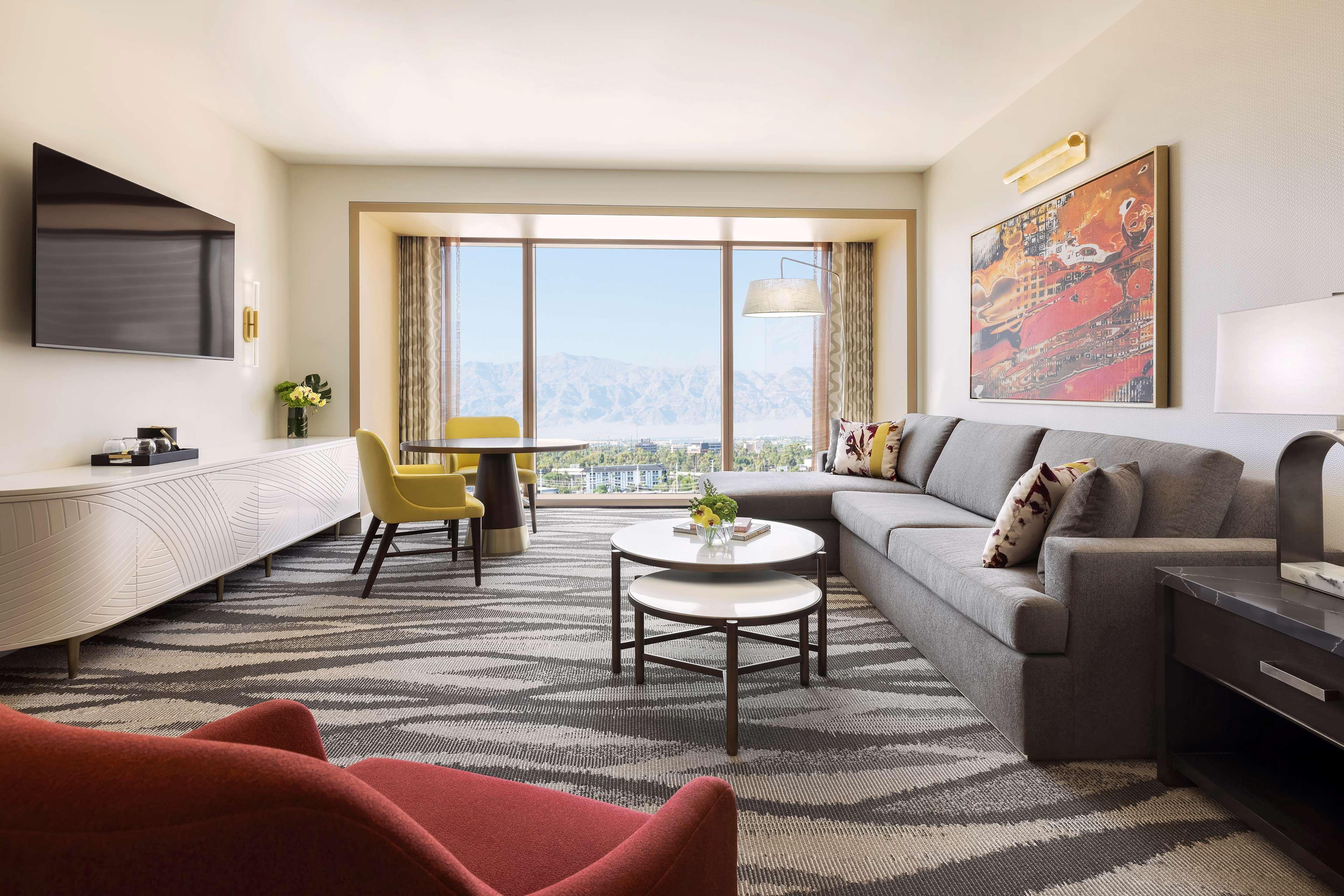 Conrad Las Vegas At Resorts World Ngoại thất bức ảnh A living room at the MGM Grand