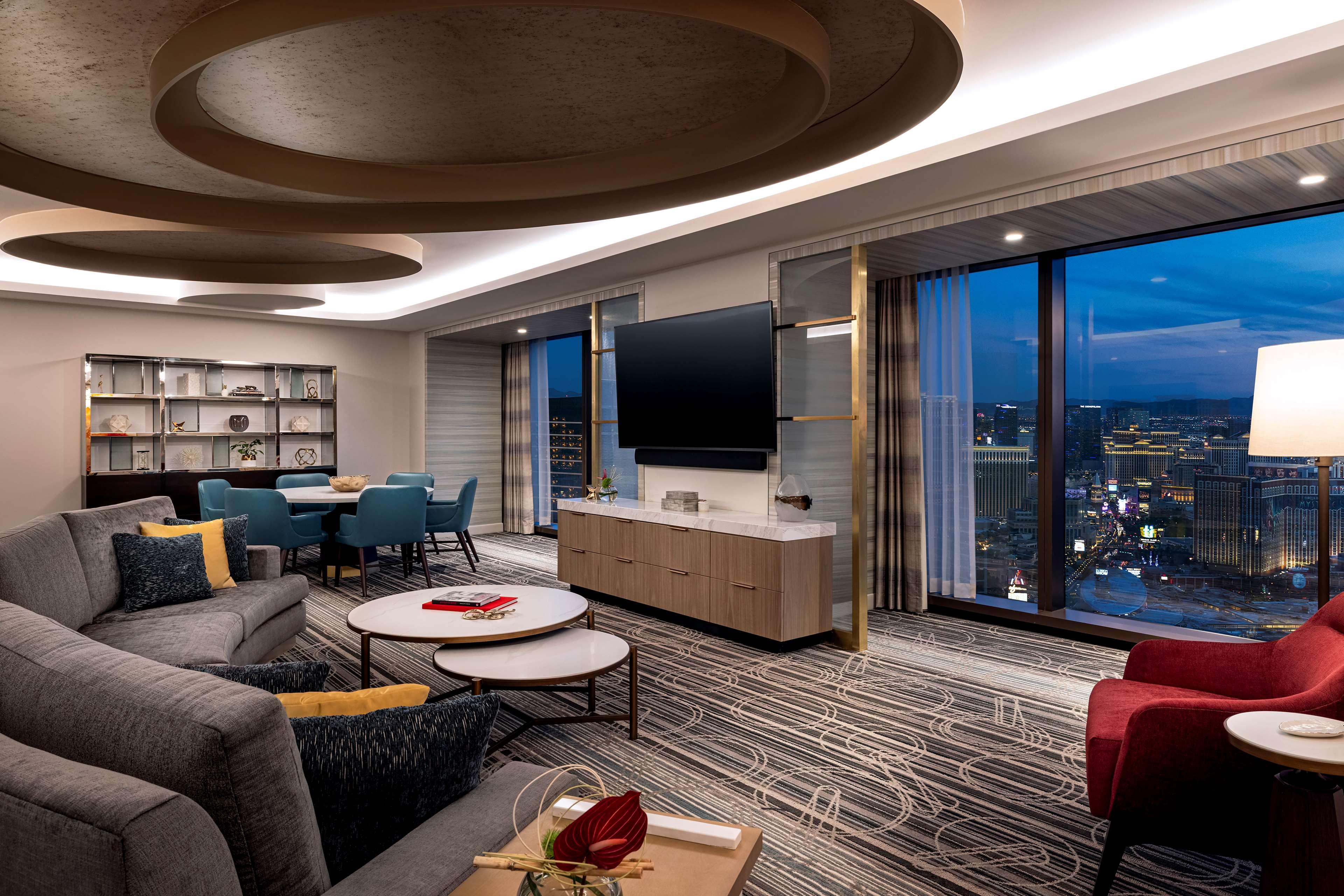 Conrad Las Vegas At Resorts World Ngoại thất bức ảnh A suite at the Wynn Las Vegas