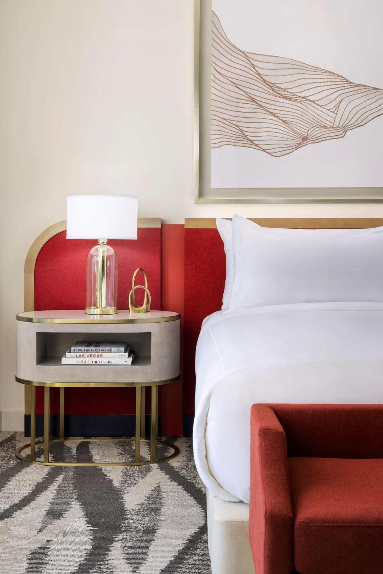Conrad Las Vegas At Resorts World Ngoại thất bức ảnh A bedroom at the hotel