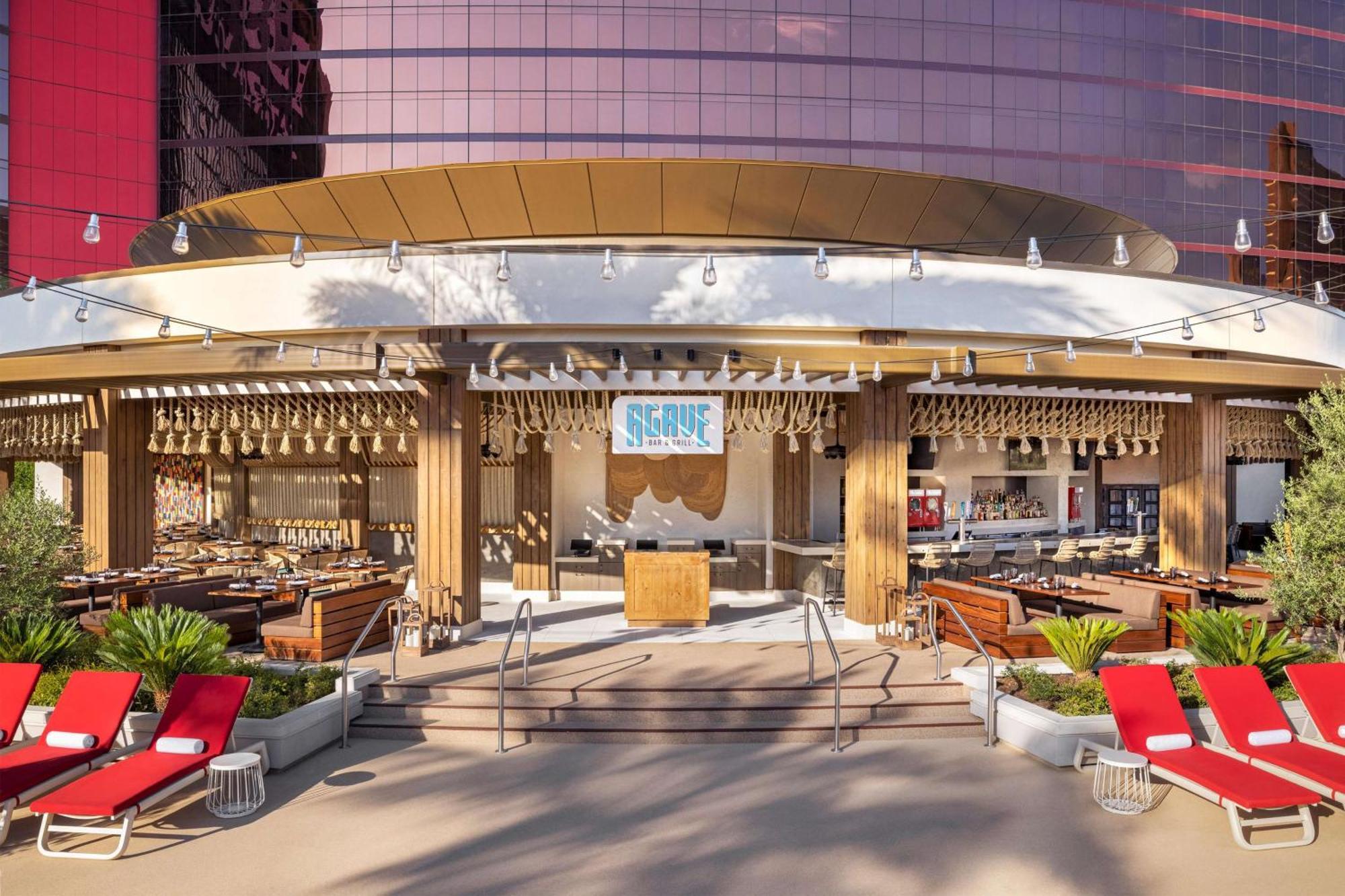 Conrad Las Vegas At Resorts World Ngoại thất bức ảnh The pool at Encore