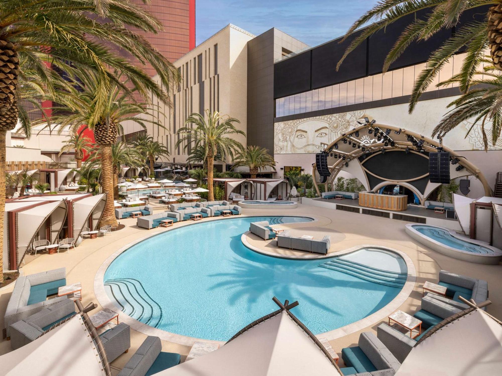 Conrad Las Vegas At Resorts World Ngoại thất bức ảnh The pool at the Wynn